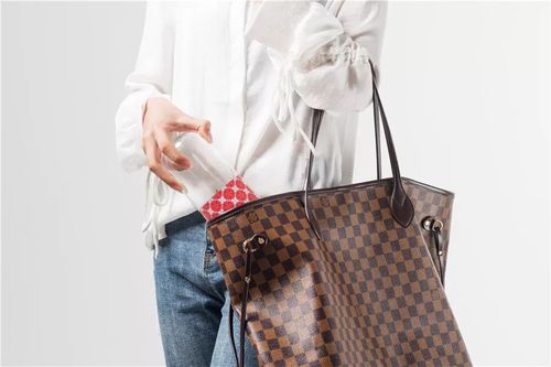 女人“精致”是一种习惯,出门包内必备4个小物件,别活得太粗糙