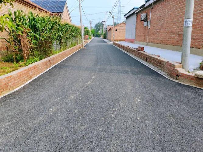 乡村振兴，道路先行_乡政府道路维修工程助力乡村发展