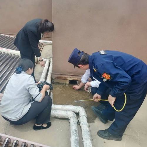 筑牢安全防线,守护企业家园_XX公司房屋维修加固工程纪实