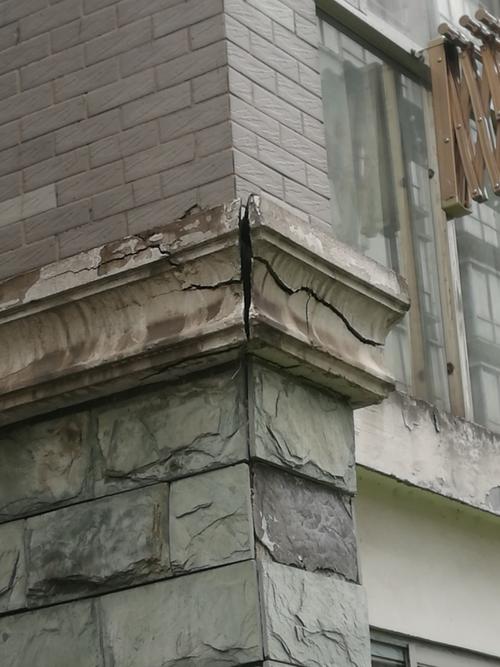 筑牢家园防线，守护城市美景_论楼房外立面维修的重要性